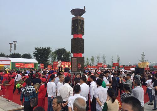 揚(yáng)州建城2500周年大型系列展覽開(kāi)展(圖1) 渝交會(huì)4日閉幕 47.9萬(wàn)人次逛展會(huì)