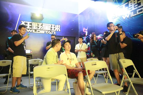 王思聰現(xiàn)身CJ巨人展臺 2億美金研發(fā)費(圖1)