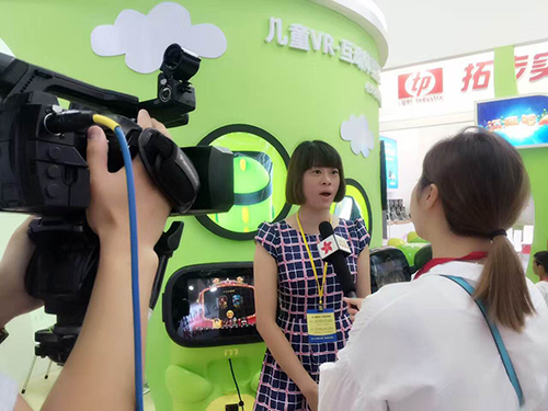 VR推商華南主管率考察團(tuán)現(xiàn)身深圳虛擬現(xiàn)實(shí)展(圖2)