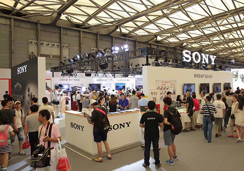 第十八屆國(guó)際攝影器材展在滬開(kāi)幕(圖2) 第十八屆國(guó)際攝影器材展在滬開(kāi)幕(圖2)