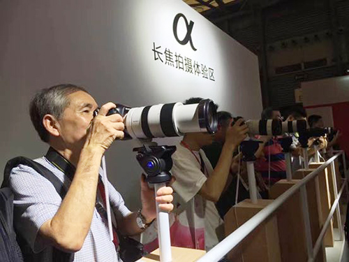 第十八屆國(guó)際攝影器材展在滬開(kāi)幕(圖3) 第十八屆國(guó)際攝影器材展在滬開(kāi)幕(圖3)
