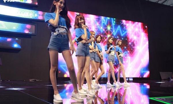 某CEO被王思聰拉黑？做直播為搶資源都蠻拼的        