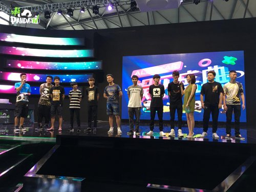 冰火碰撞 CJ最火日熊貓TV展臺(tái)迎來(lái)宿命對(duì)決(圖4) 冰火碰撞 CJ最火日熊貓TV展臺(tái)迎來(lái)宿命對(duì)決