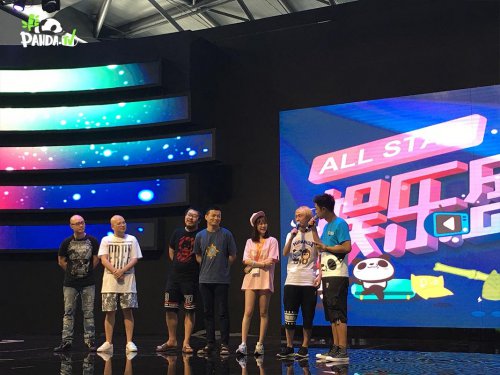 冰火碰撞 CJ最火日熊貓TV展臺(tái)迎來(lái)宿命對(duì)決(圖2) 冰火碰撞 CJ最火日熊貓TV展臺(tái)迎來(lái)宿命對(duì)決