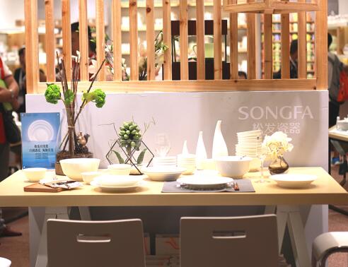 松發(fā)月光瓷亮相上海百貨展(圖3) 松發(fā)月光瓷亮相上海百貨展(圖3)