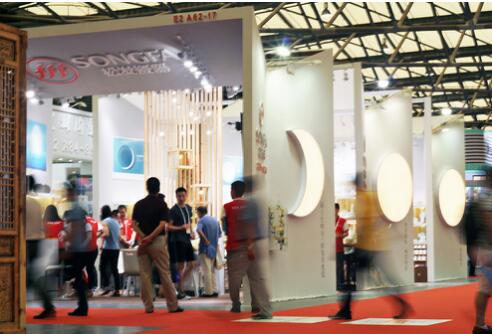 松發(fā)月光瓷亮相上海百貨展(圖2) 松發(fā)月光瓷亮相上海百貨展(圖2)