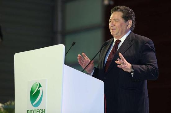 加州大學(xué)圣地亞哥分校教授、原美國(guó)克林頓總統(tǒng)國(guó)家腫瘤顧問(wèn)委員會(huì)委員阿佛?羅伊斯頓（Ivor Royston）做主題演講