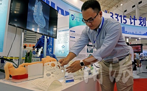 多功能育嬰箱、管道機(jī)器人…快來(lái)會(huì)展中心看高科“尖貨”